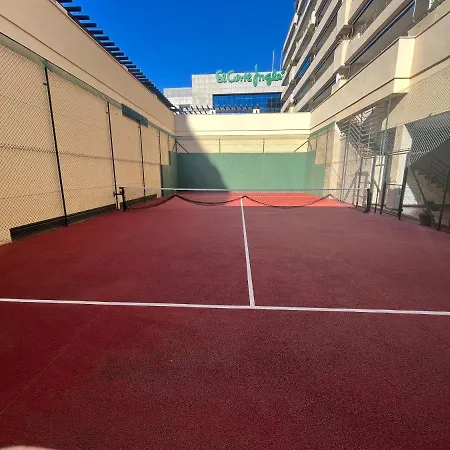Heart Of Puerto Banus Newly Renavated Free Parking , Wifi ,pool,gym,padel Court Apartment