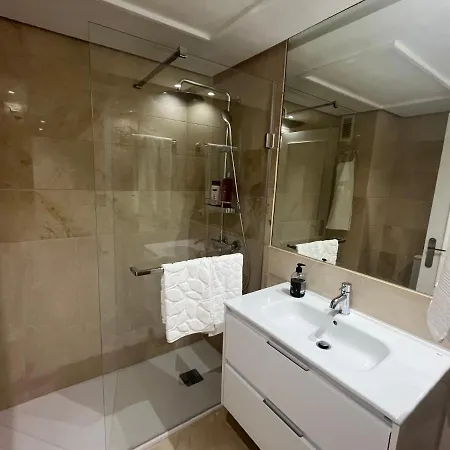 Apartment Heart Of Puerto Banus Newly Renavated Free Parking , Wifi ,pool,gym,padel Court *