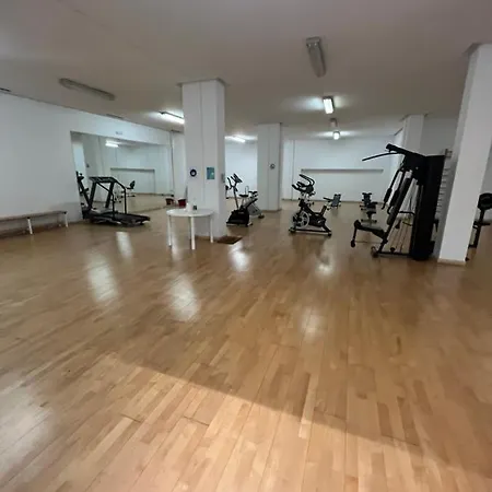 Apartment Heart Of Puerto Banus Newly Renavated Free Parking , Wifi ,pool,gym,padel Court