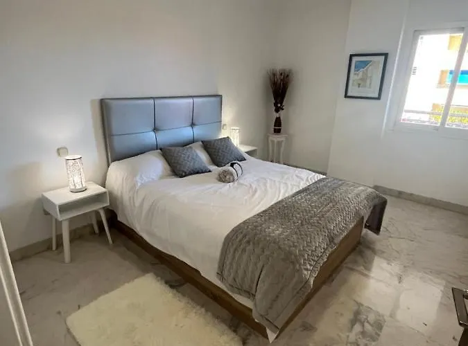 Apartment Heart Of Puerto Banus Newly Renavated Free Parking , Wifi ,pool,gym,padel Court Marbella