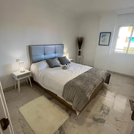 Apartment Heart Of Puerto Banus Newly Renavated Free Parking , Wifi ,pool,gym,padel Court Marbella