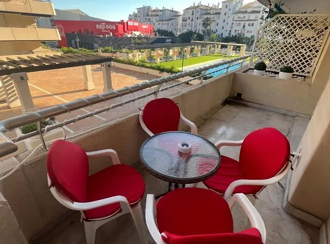 Heart Of Puerto Banus Newly Renavated Free Parking , Wifi ,pool,gym,padel Court 마르베야