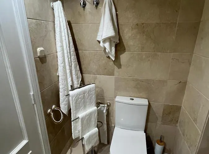 Heart Of Puerto Banus Newly Renavated Free Parking , Wifi ,pool,gym,padel Court 마르베야