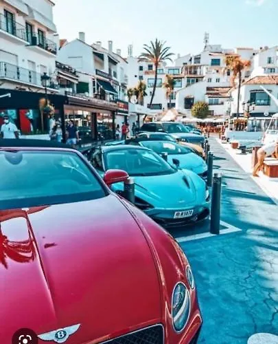 아파트 Heart Of Puerto Banus Newly Renavated Free Parking , Wifi ,pool,gym,padel Court 마르베야