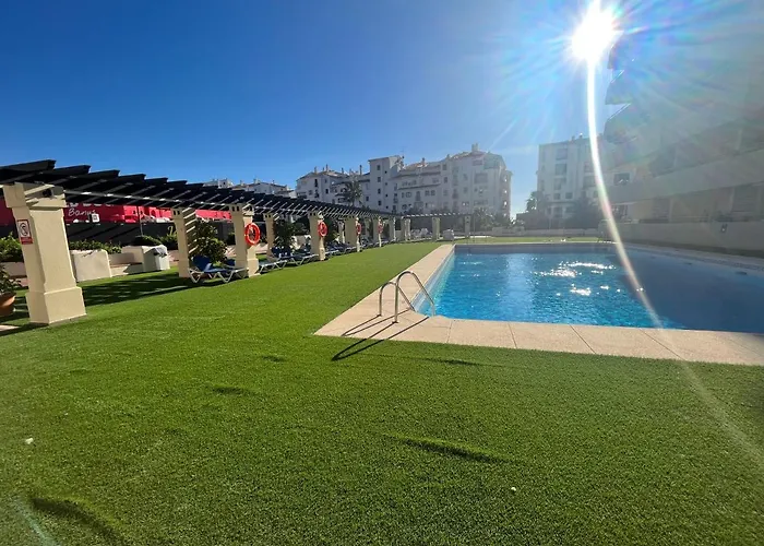 Heart Of Puerto Banus Newly Renavated Free Parking , Wifi ,pool,gym,padel Court 아파트